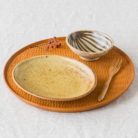 庄司理恵さんのわら灰オーバル皿小と粉引ミニアーモンドボウル