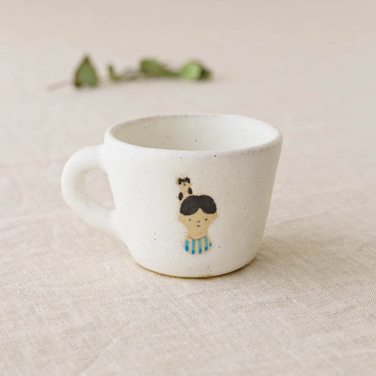 Mug Small with cat and boy, white | Aya Watanuki