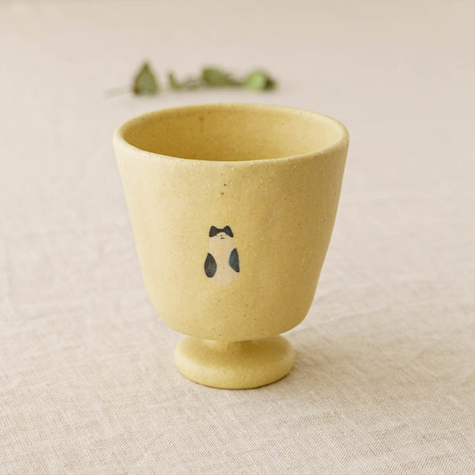 Cup cat and girl, yellow | Aya Watanuki