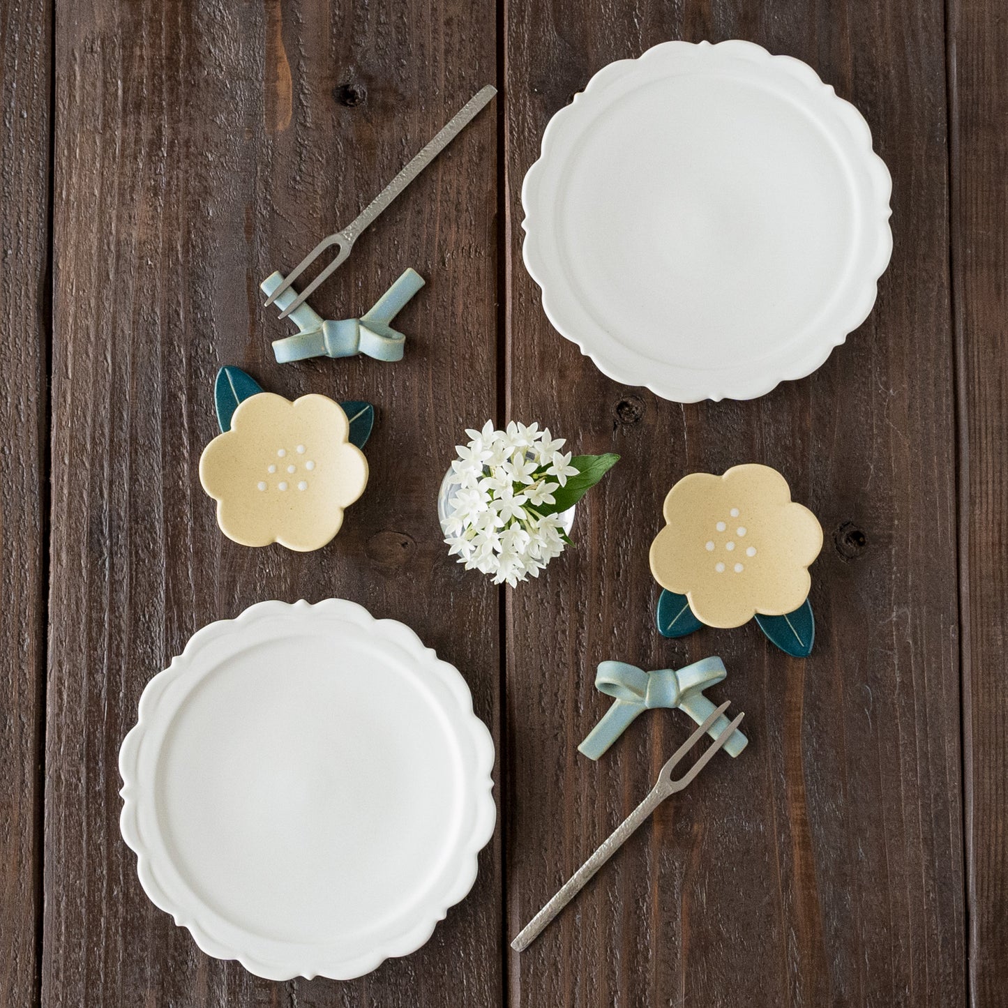 辻本路さんの花小皿イエロー葉っぱ2枚