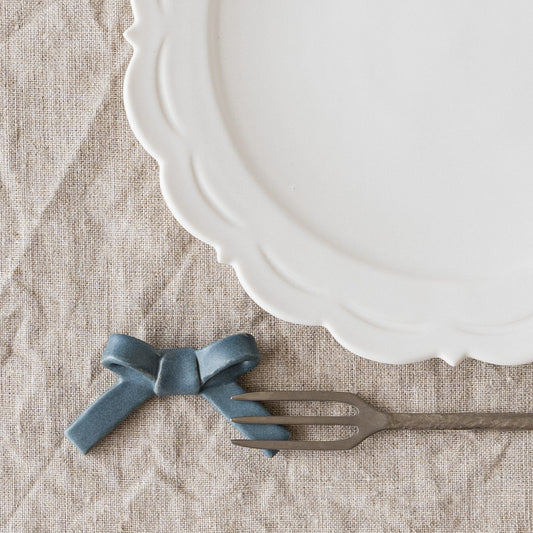 辻本路さんの箸置きリボンブルー