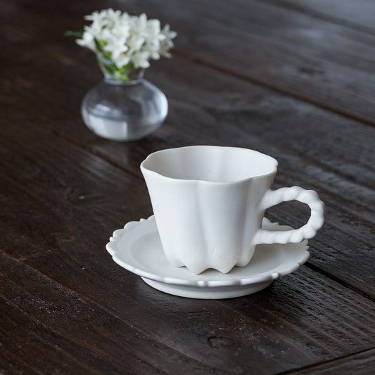 Canelé cup & relief saucer S white | Kasumi Fujimura