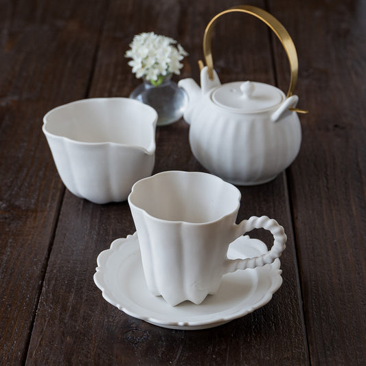 Canelé cup & relief saucer L white | Kasumi Fujimura