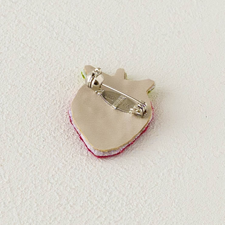 刺繍ブローチ いちご|あおのいえ