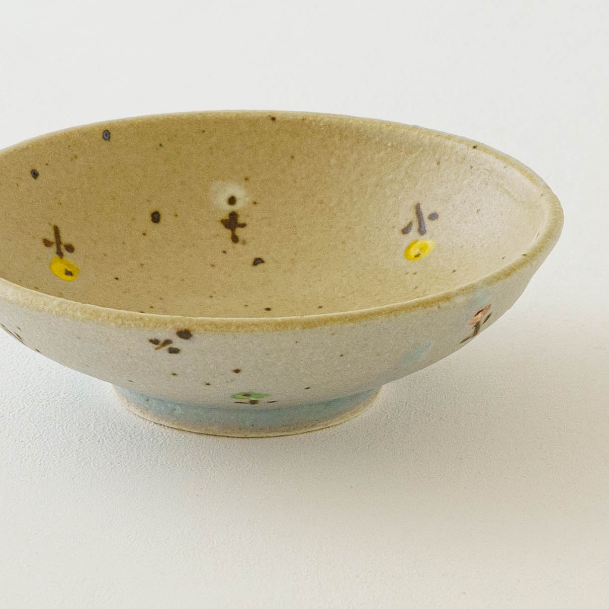 Flat bowl flower light brown x light blue | Harada Haruko