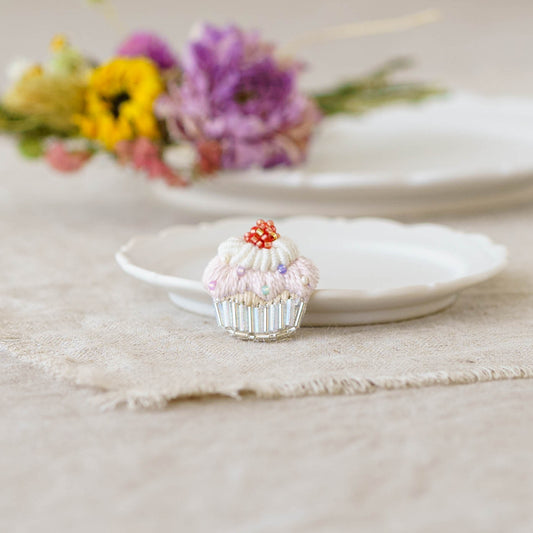 刺繍ブローチ カラフルカップケーキ|あおのいえ