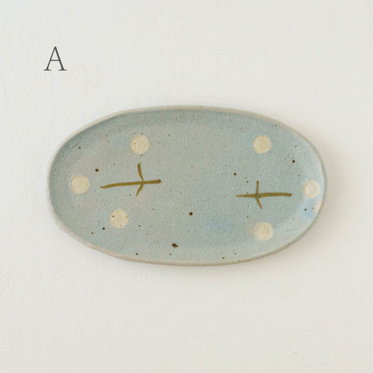 Oval plate with flowers light blue | Harada Haruko