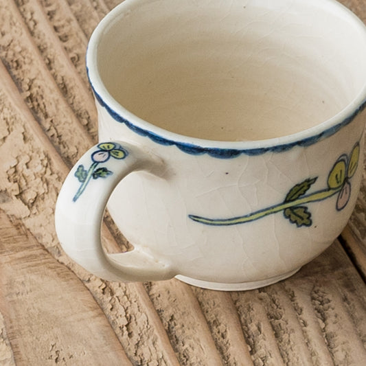 長浜由起子さんの色絵マグカップお花と青い鳥