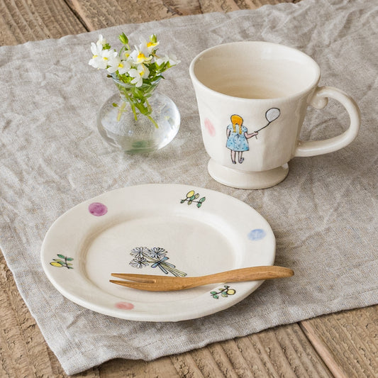 長浜由起子さんの花束絵付4寸皿と女の子と風船のマグ