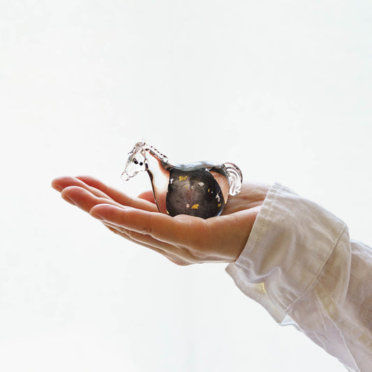 干支飾り 午 S 炭毛(黒台付き)|極楽寺がらす工房