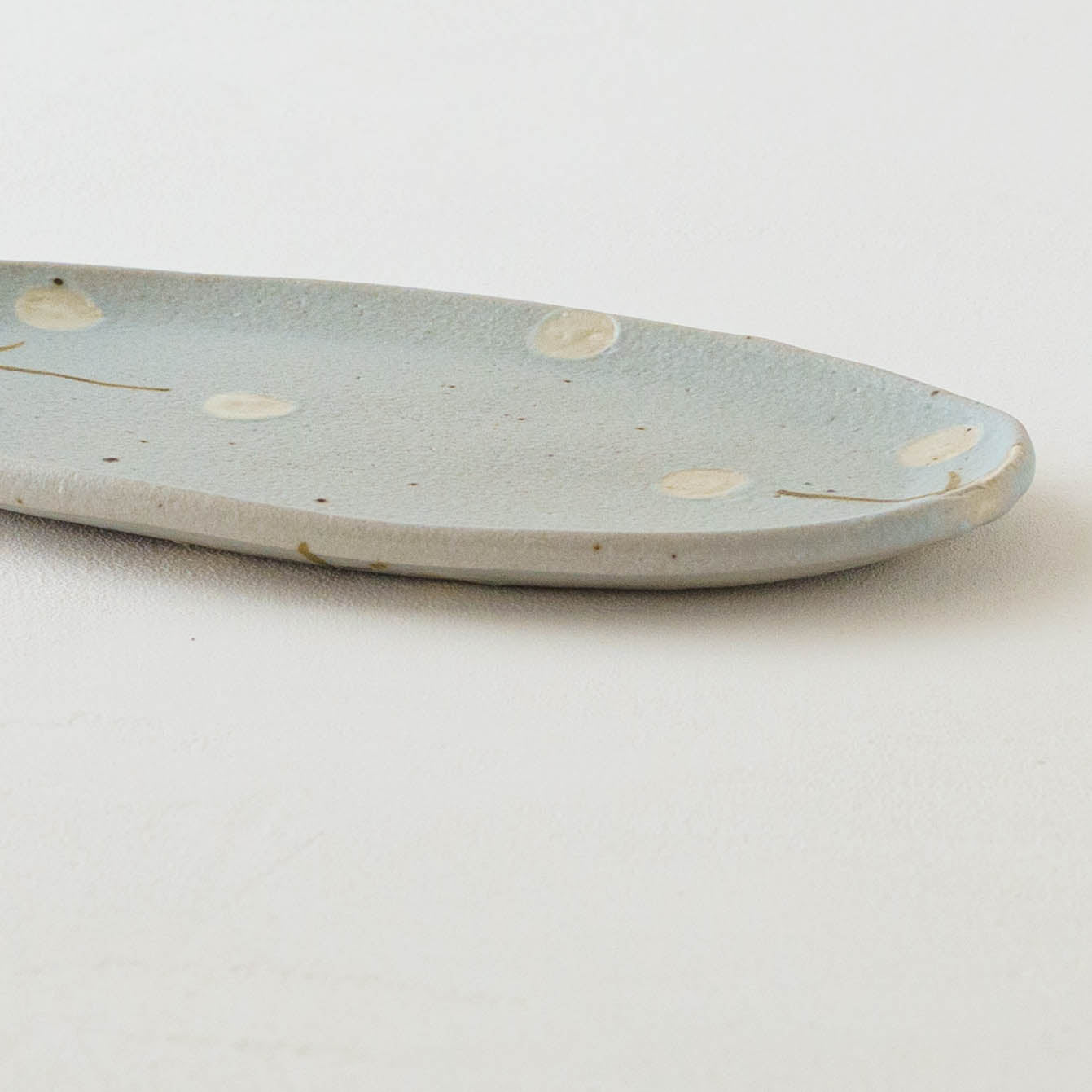 Oval plate with flowers light blue | Harada Haruko