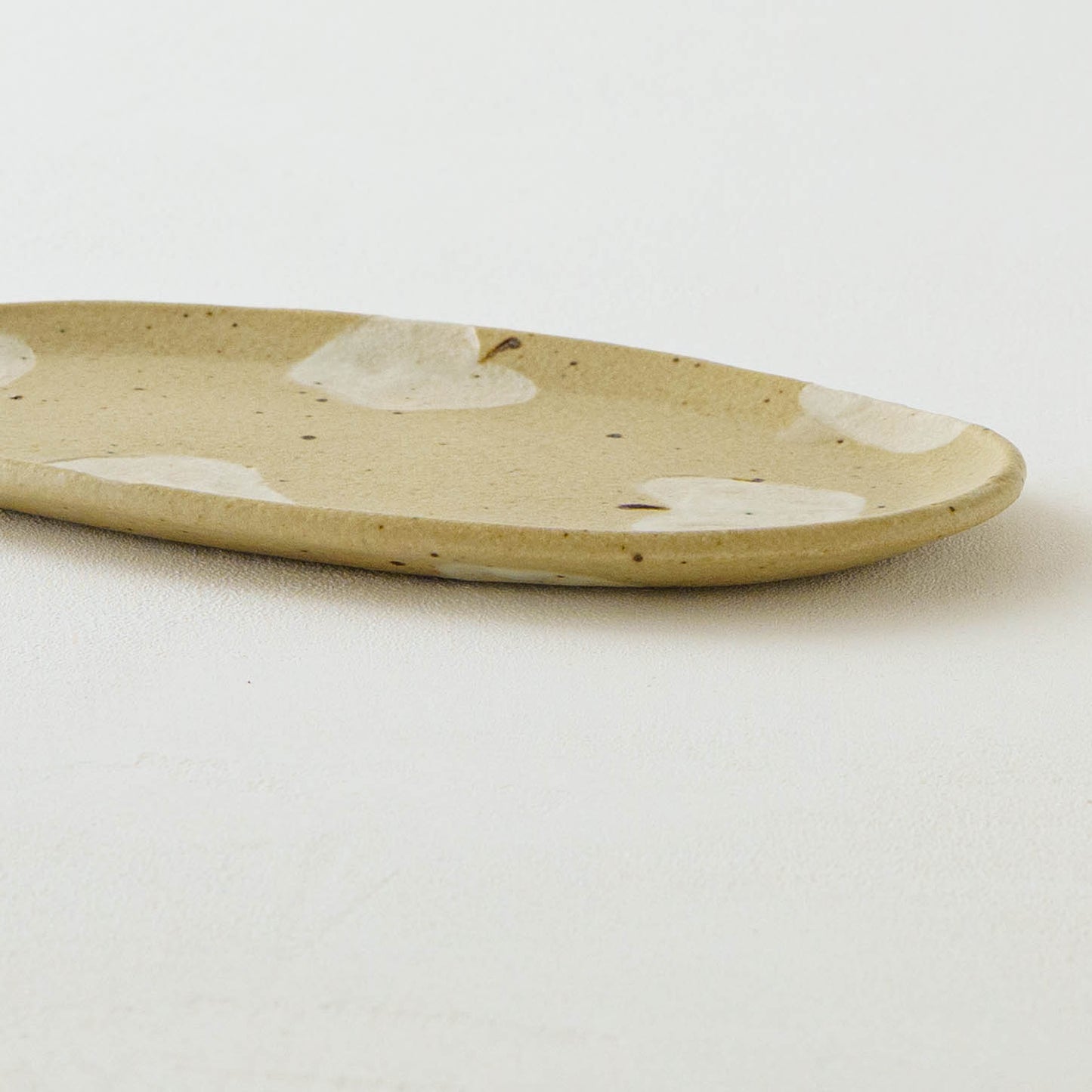 楕円板皿 りんご ライトブラウン|原田晴子
