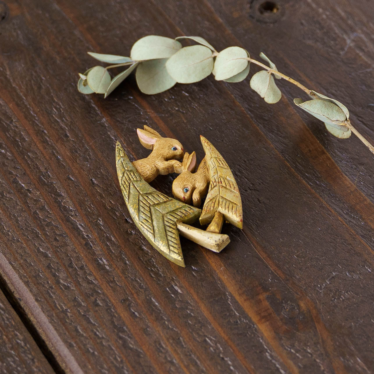 冬の森のうさぎブローチ|arica