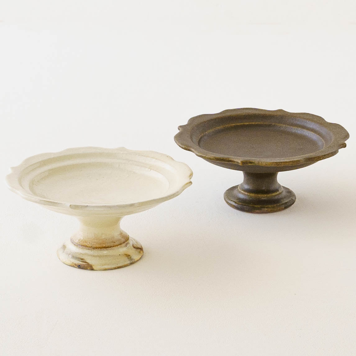 サビ釉 彫刻コンポート皿 13cm|古谷製陶所