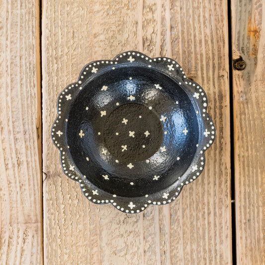 高須愛子さんの輪花小鉢