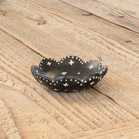 高須愛子さんの輪花豆鉢