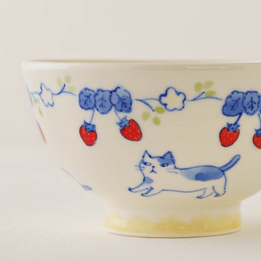 Bowl Strawberries and Cat | Kyoko Kitadai