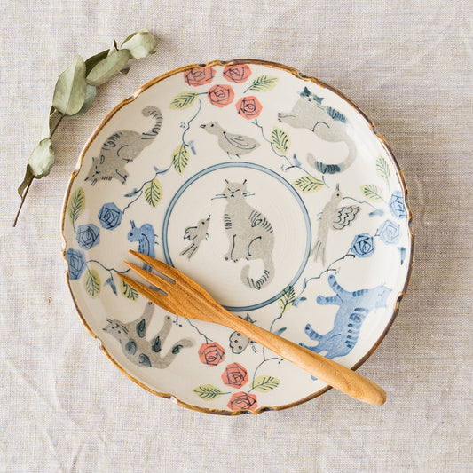 大場紀穂子さんのねこの6寸皿