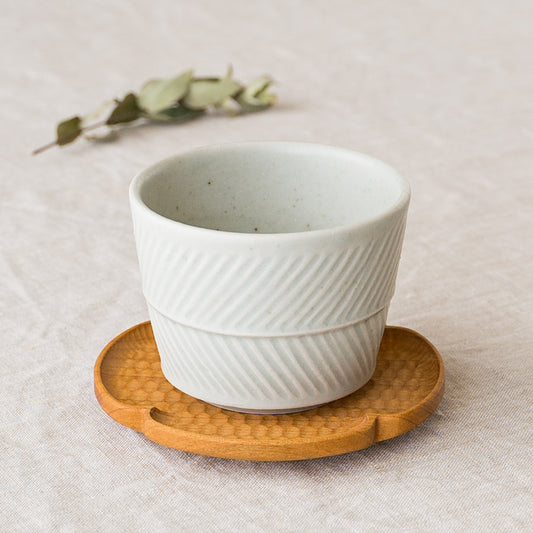 若菜綾子さんの矢羽根彫り蕎麦猪口白