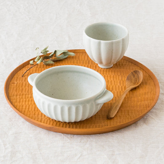 若菜綾子さんの耳付きスープボウルと彫りフリーカップ白