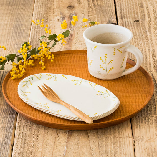 しののめ窯鈴木あかねさんのミモザのオーバル皿とマグ