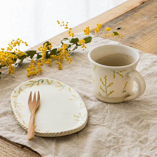 しののめ窯鈴木あかねさんのミモザのマグとオーバル皿