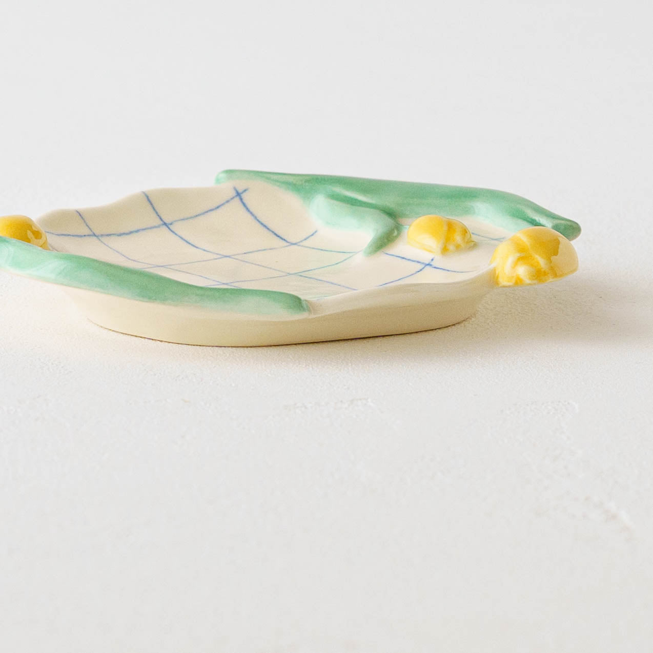 Tulip small plate H | Oya Sairi