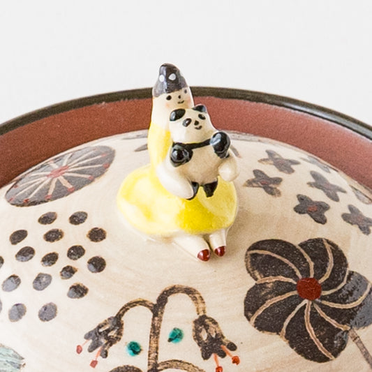 近藤佳寿子さんの少女の蓋物パンダ