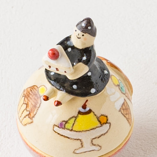 近藤佳寿子さんの少女の小物入れショートケーキ