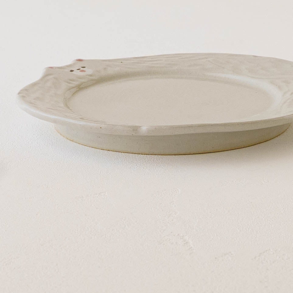 Bear-shaped rim plate, white | Mikiko Kato
