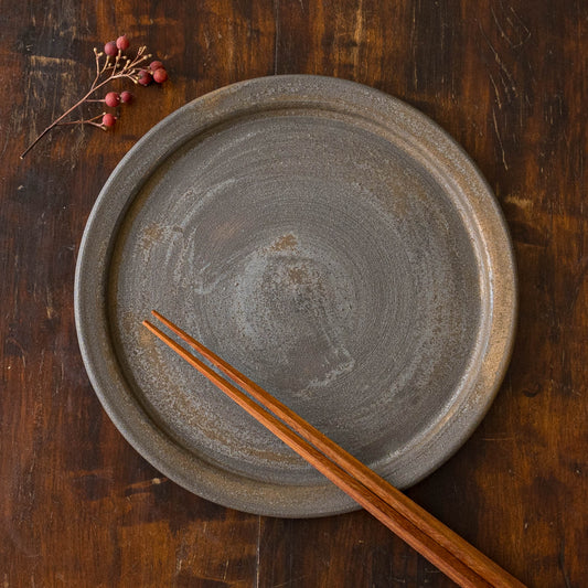 吉永哲子さんの6寸リムプレート鉄錆