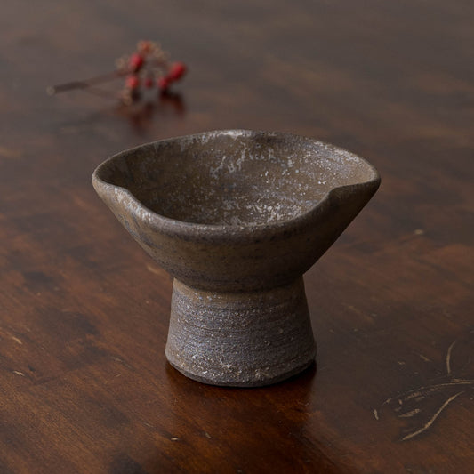 吉永哲子さんの三輪高台小鉢鉄錆