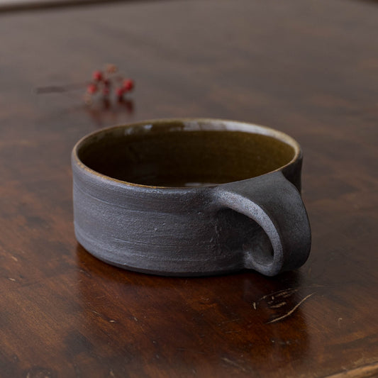 吉永哲子さんの平マグ鉄錆xアメ