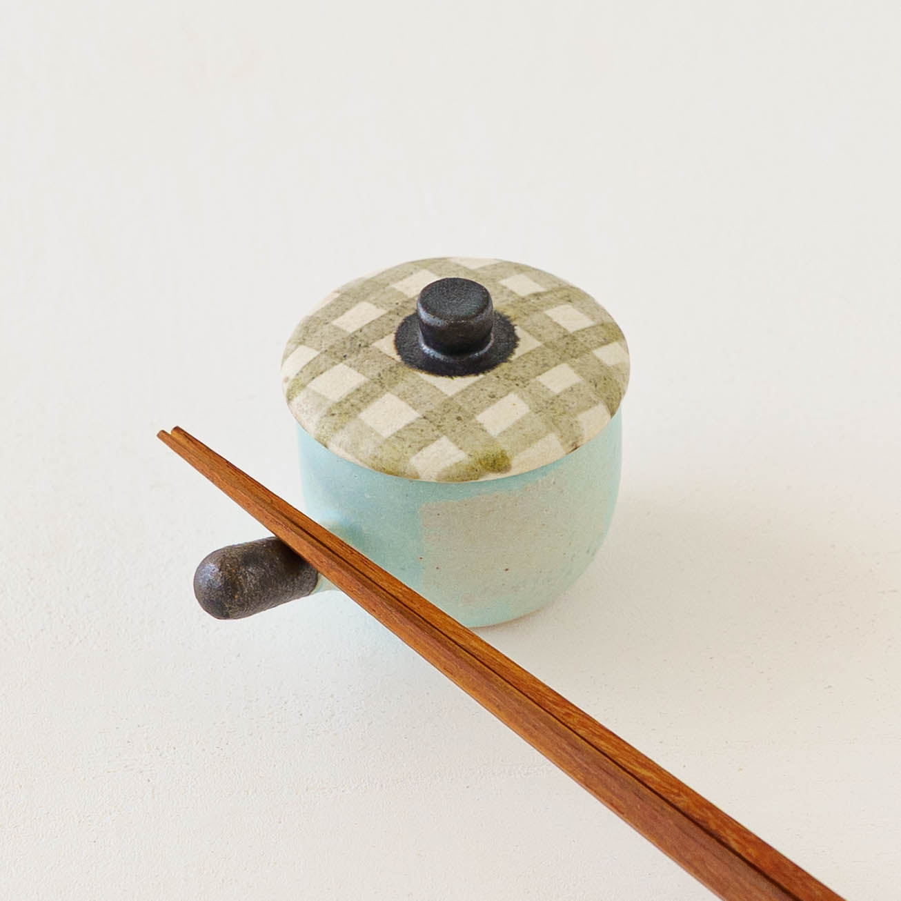 Clay pot chopstick rest check | Naoko Ikemoto