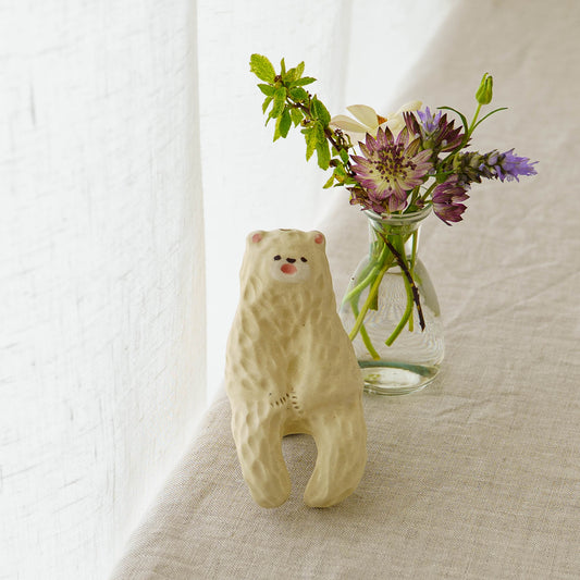 White bear dried flower stand x bench | Mikiko Kato