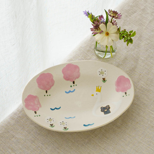 Oval plate, medium size, Cherry blossom viewing bear in swan boat | Aki Ota