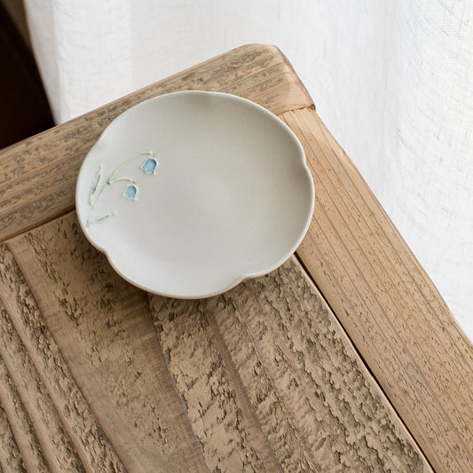 加藤まり香さんのイッチン小皿すずらん