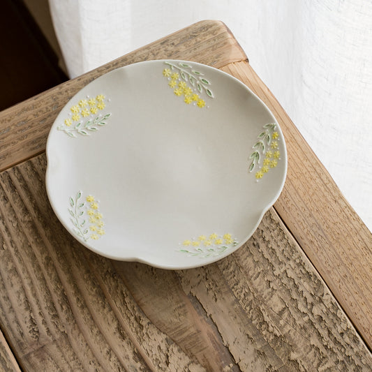 加藤まり香さんのイッチン輪花5寸皿ミモザ