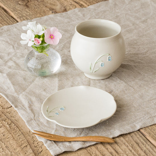 加藤まり香さんのイッチンフリーカップと小皿すずらん