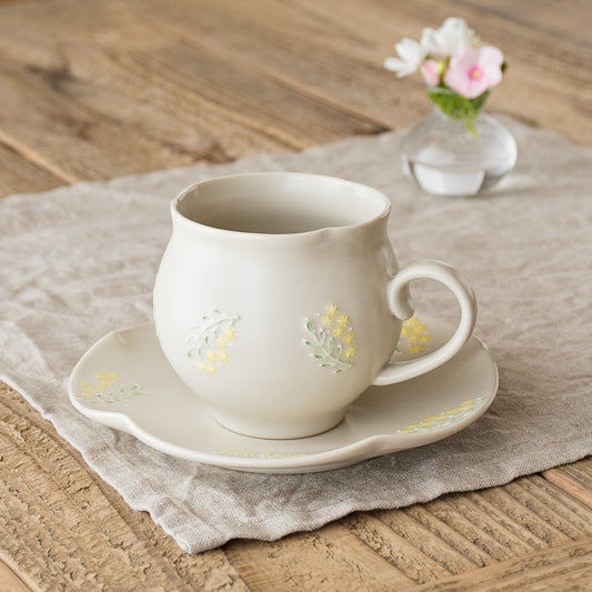 加藤まり香さんのイッチンマグカップと輪花5寸皿ミモザ