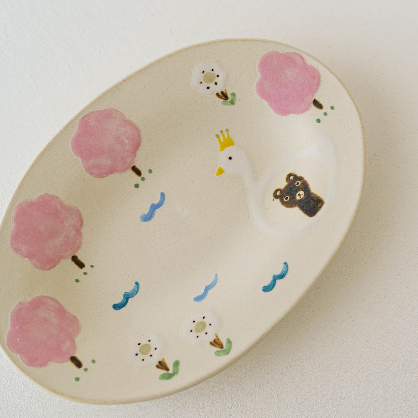 Oval plate, medium size, Cherry blossom viewing bear in swan boat | Aki Ota