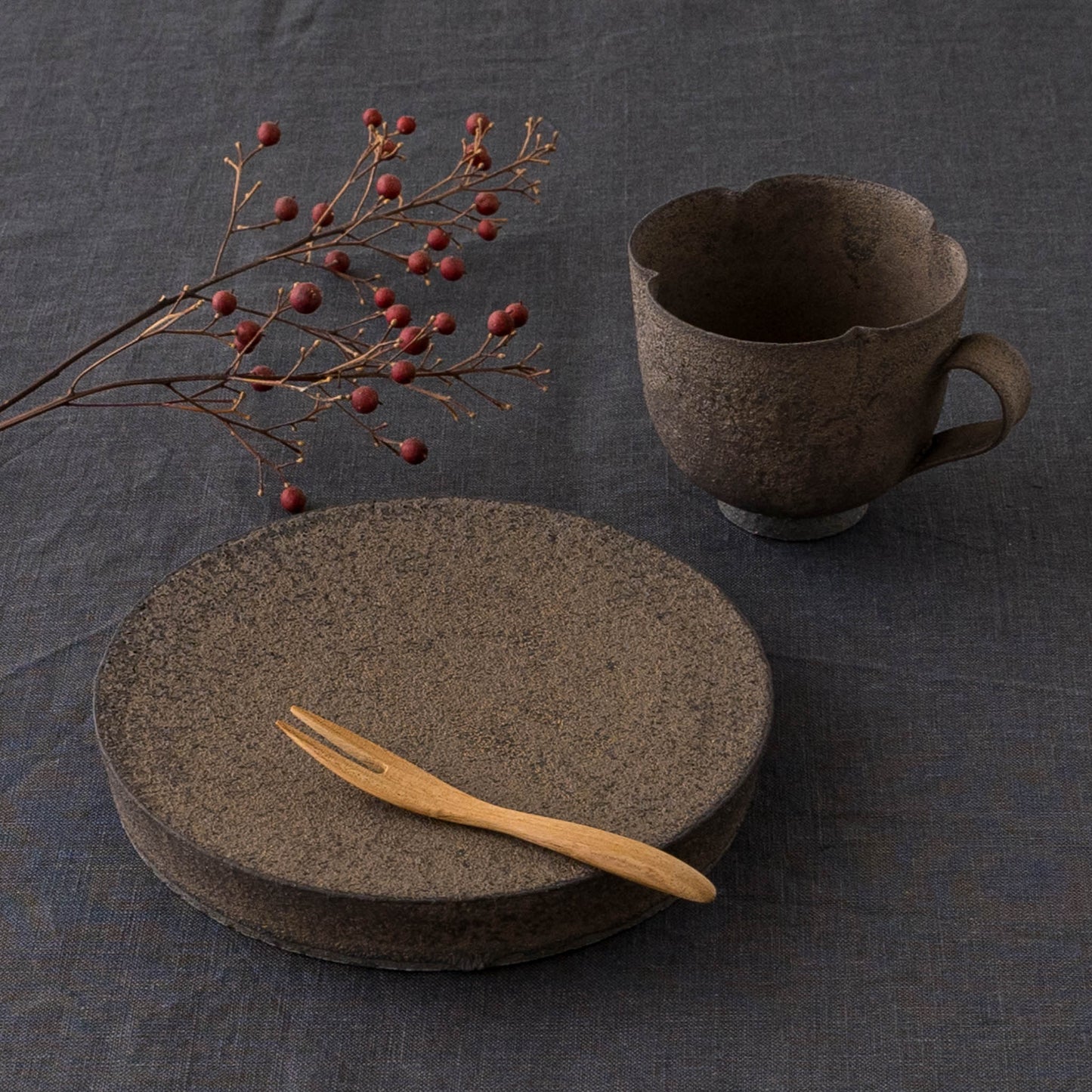 Flat plate M brown|Tombe Sakiko