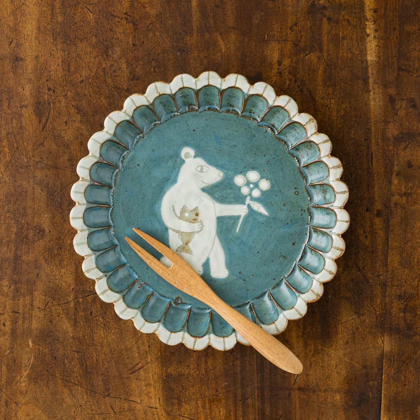 皐月窯さんの4.5寸輪花鎬皿くま