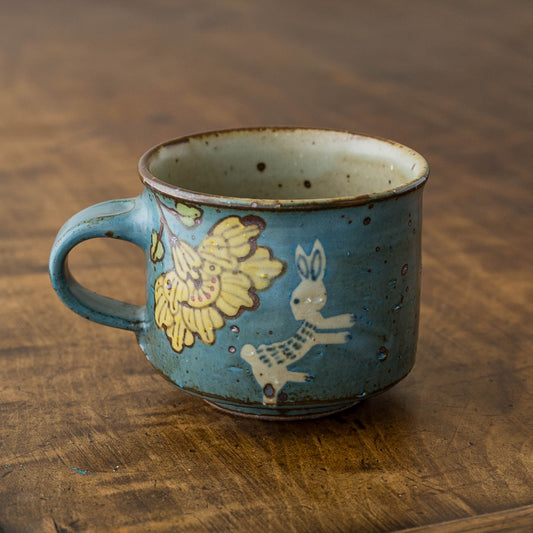 皐月窯さんの角コーヒーカップ中青花うさぎ