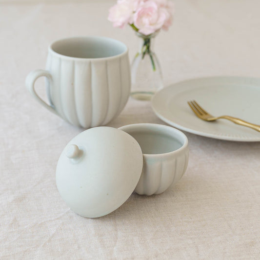 lidded pottery B|Ayako Wakana