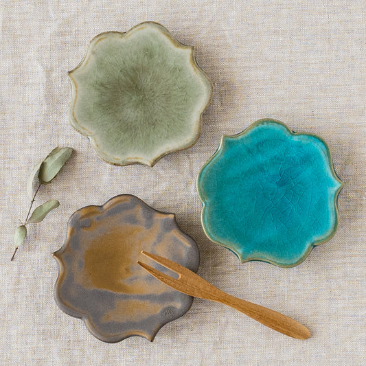 市野耕さんの稜花皿