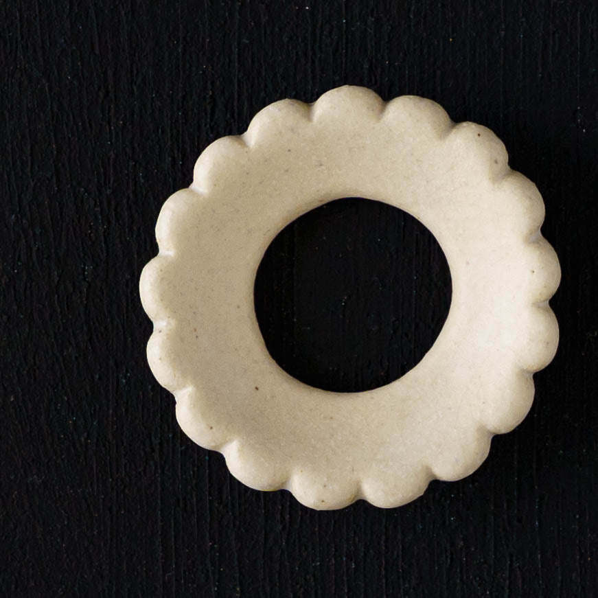 花箸置き 花輪 ホワイト|辻本路