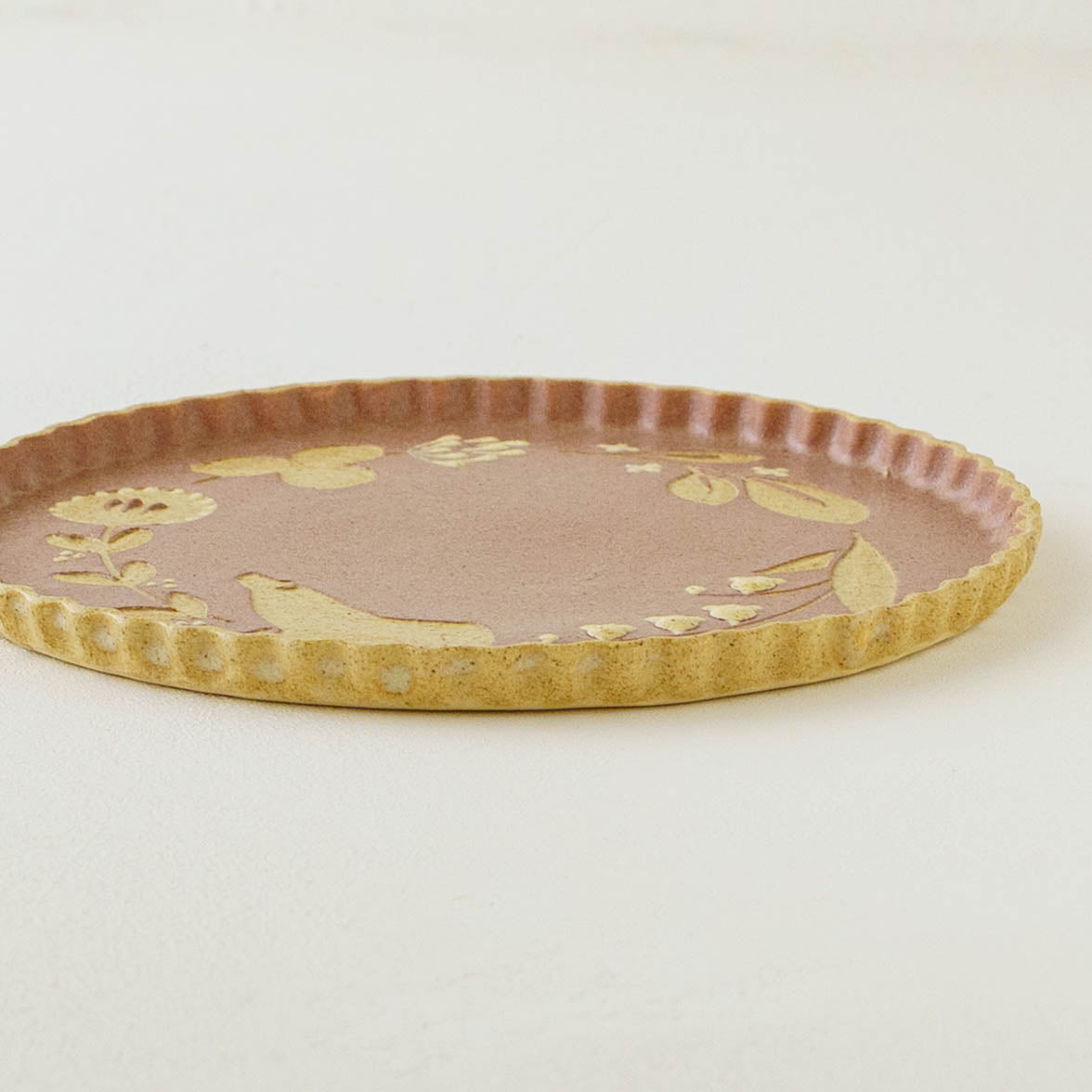 なみなみプレート 195mm シロクマ コーラルピンク|苔色工房