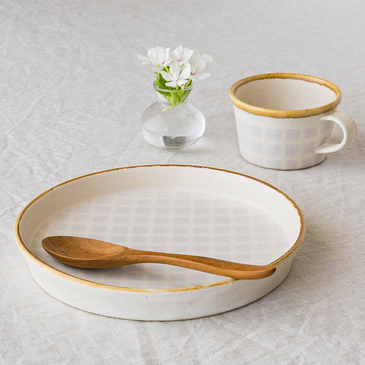 岡洋美さんの7寸皿とスープカップ格子柄