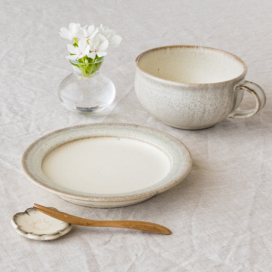 岡洋美さんのレーのうつわ